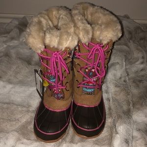 NWT KHOMBU KIDS BOOTS
